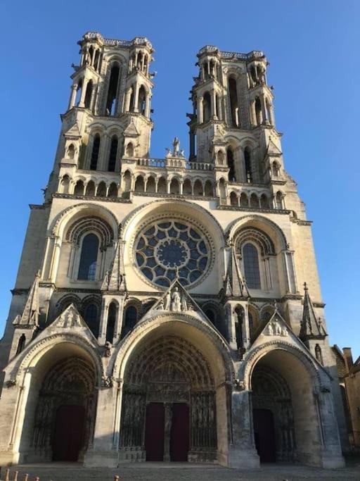 Suite De Charme Au Pied De La Cathedrale Лан Экстерьер фото